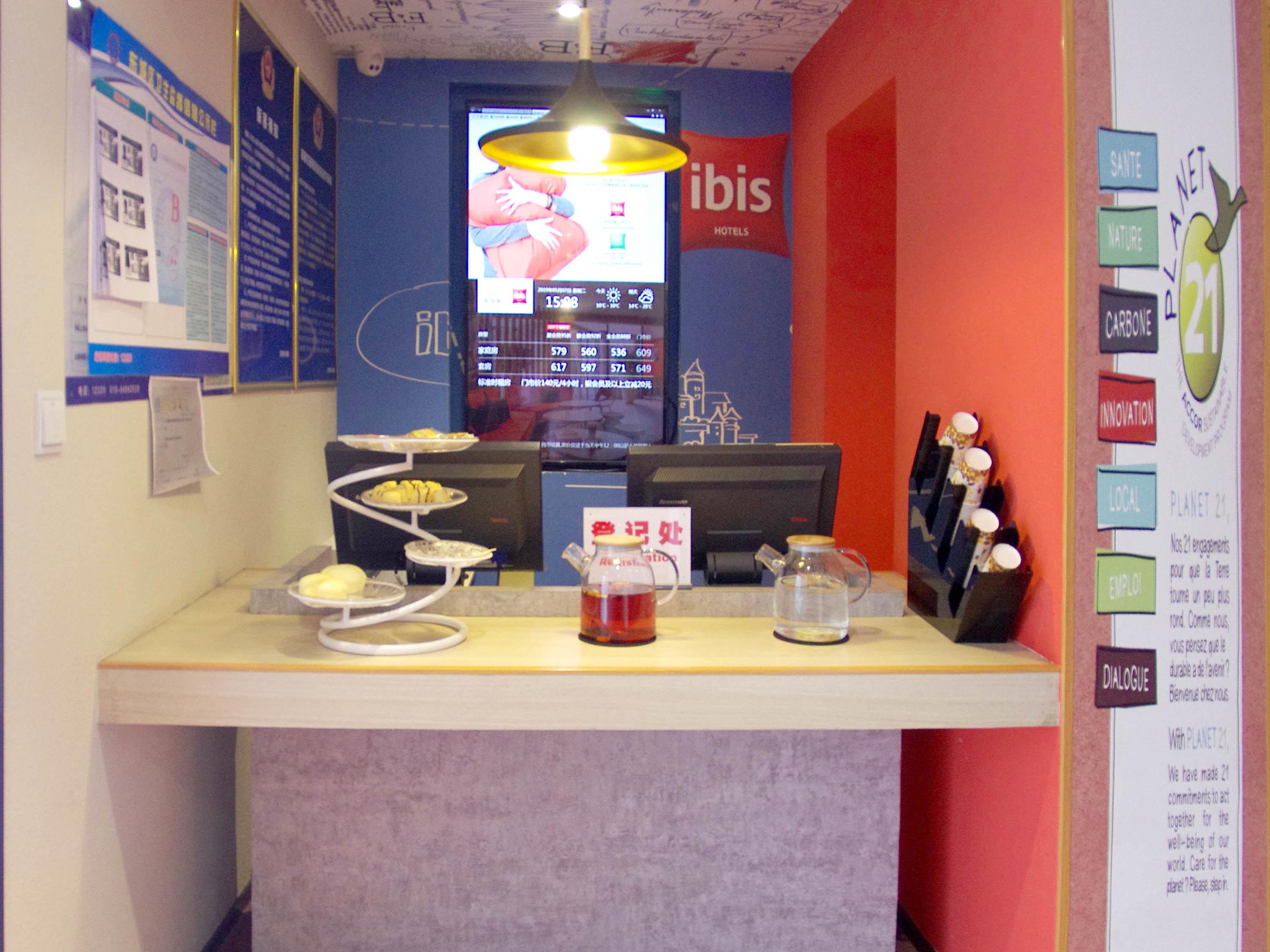Ibis Beijing Tiantandongmen Metro Station Hotel Exteriör bild